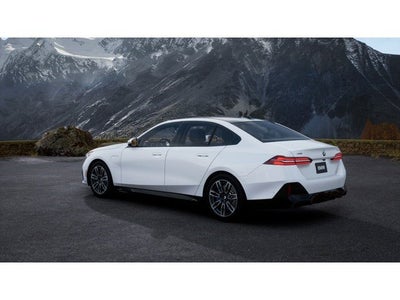 2027 BMW 550e Base