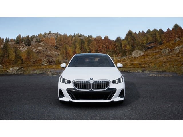 2027 BMW 550e Base