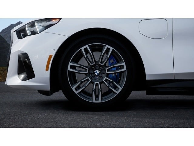 2027 BMW 550e Base