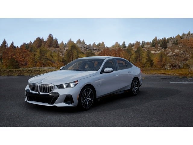 2027 BMW 550e Base