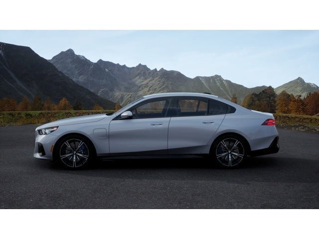 2027 BMW 550e Base