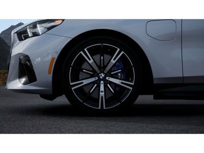 2027 BMW 550e Base