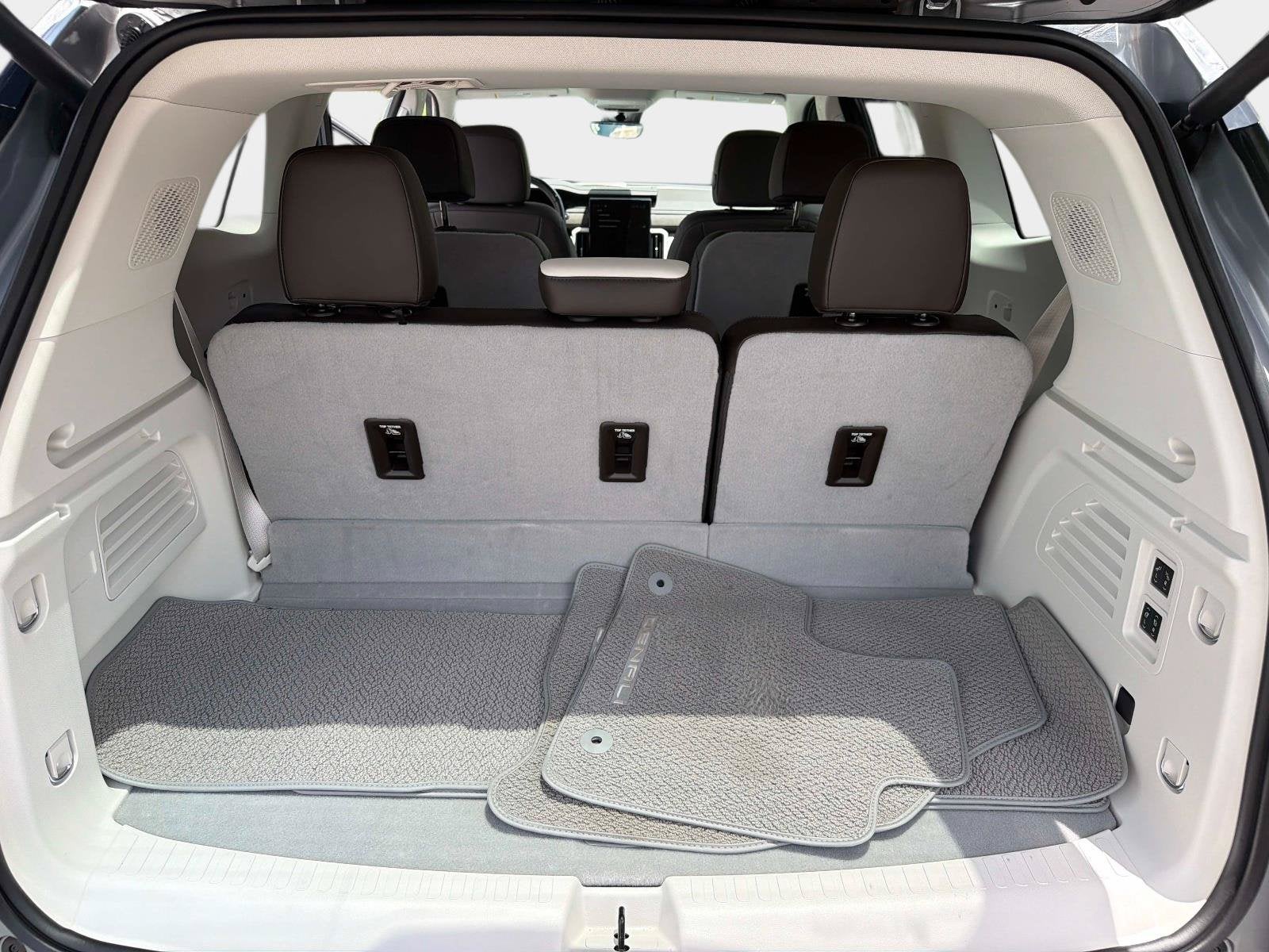 2025 GMC Acadia FWD Denali