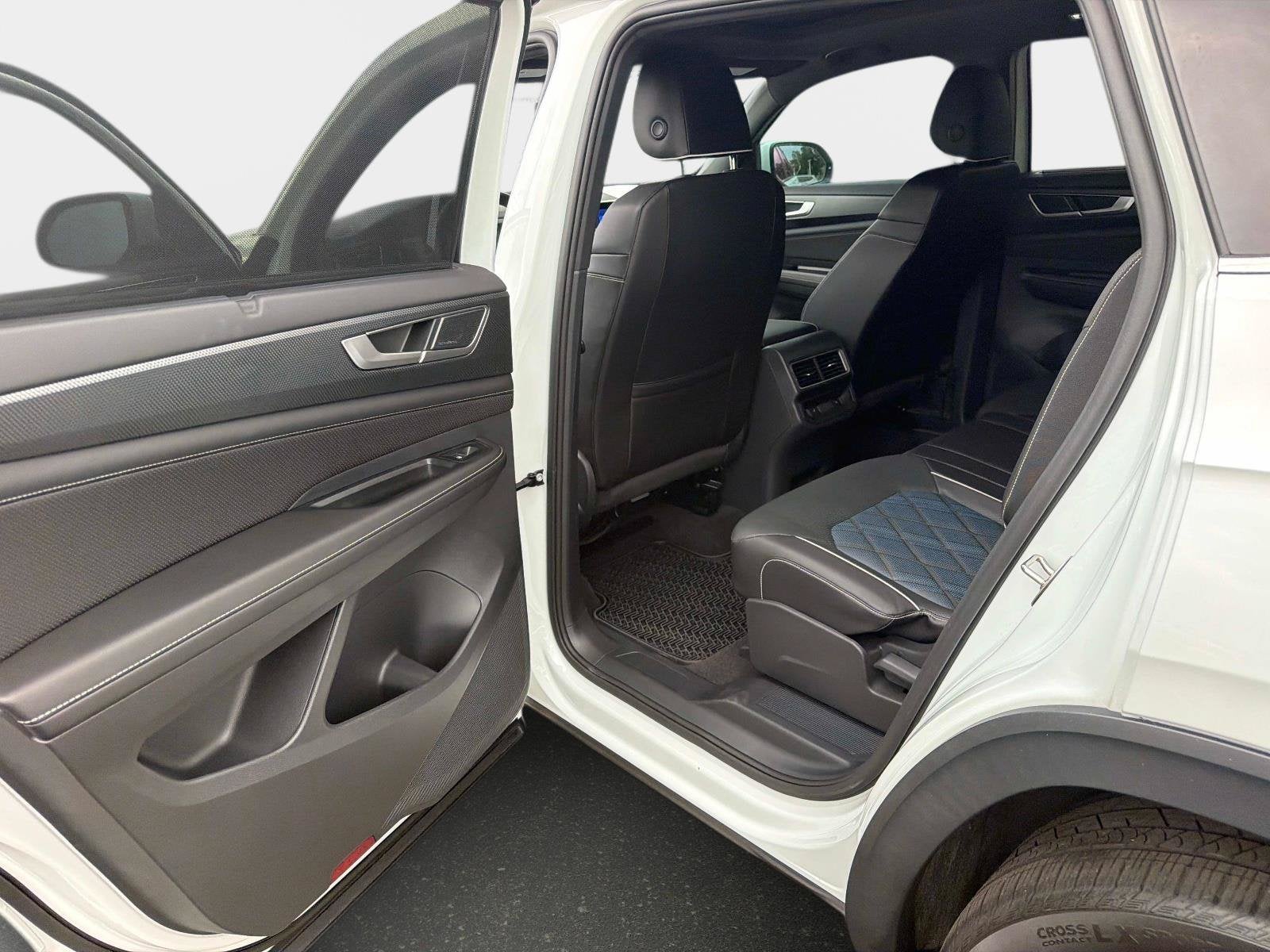 2024 Volkswagen Atlas Cross Sport 2.0T SEL Premium R-Line