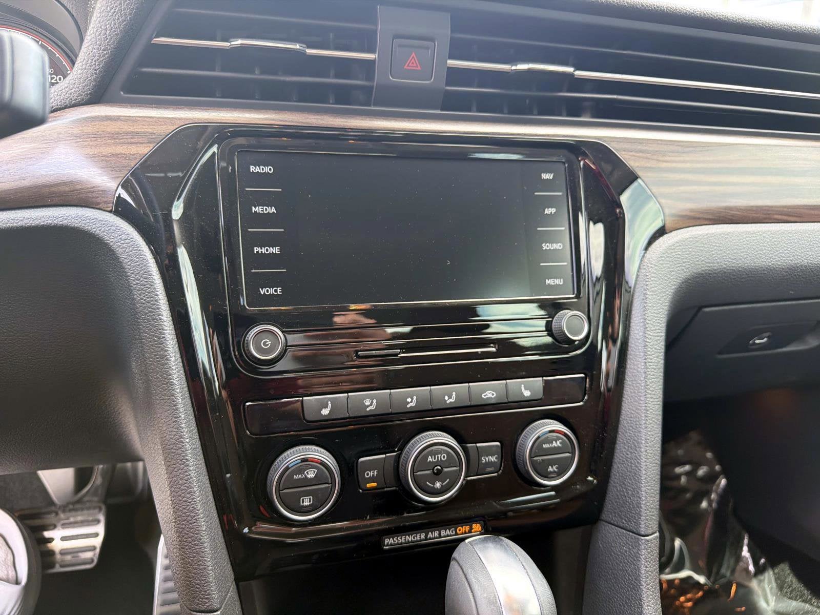 2022 Volkswagen Passat 2.0T Limited Edition