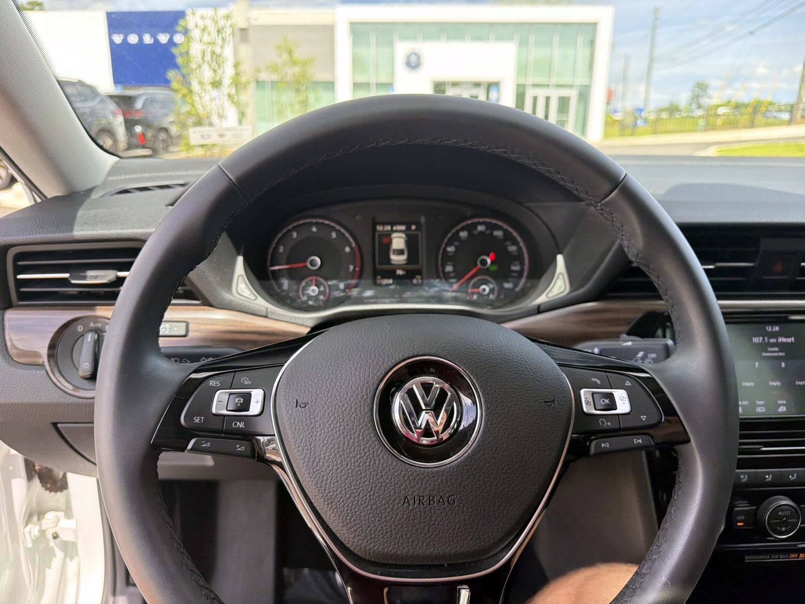 2022 Volkswagen Passat 2.0T Limited Edition