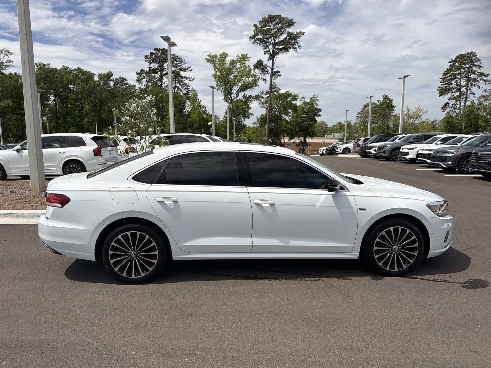 2022 Volkswagen Passat 2.0T Limited Edition