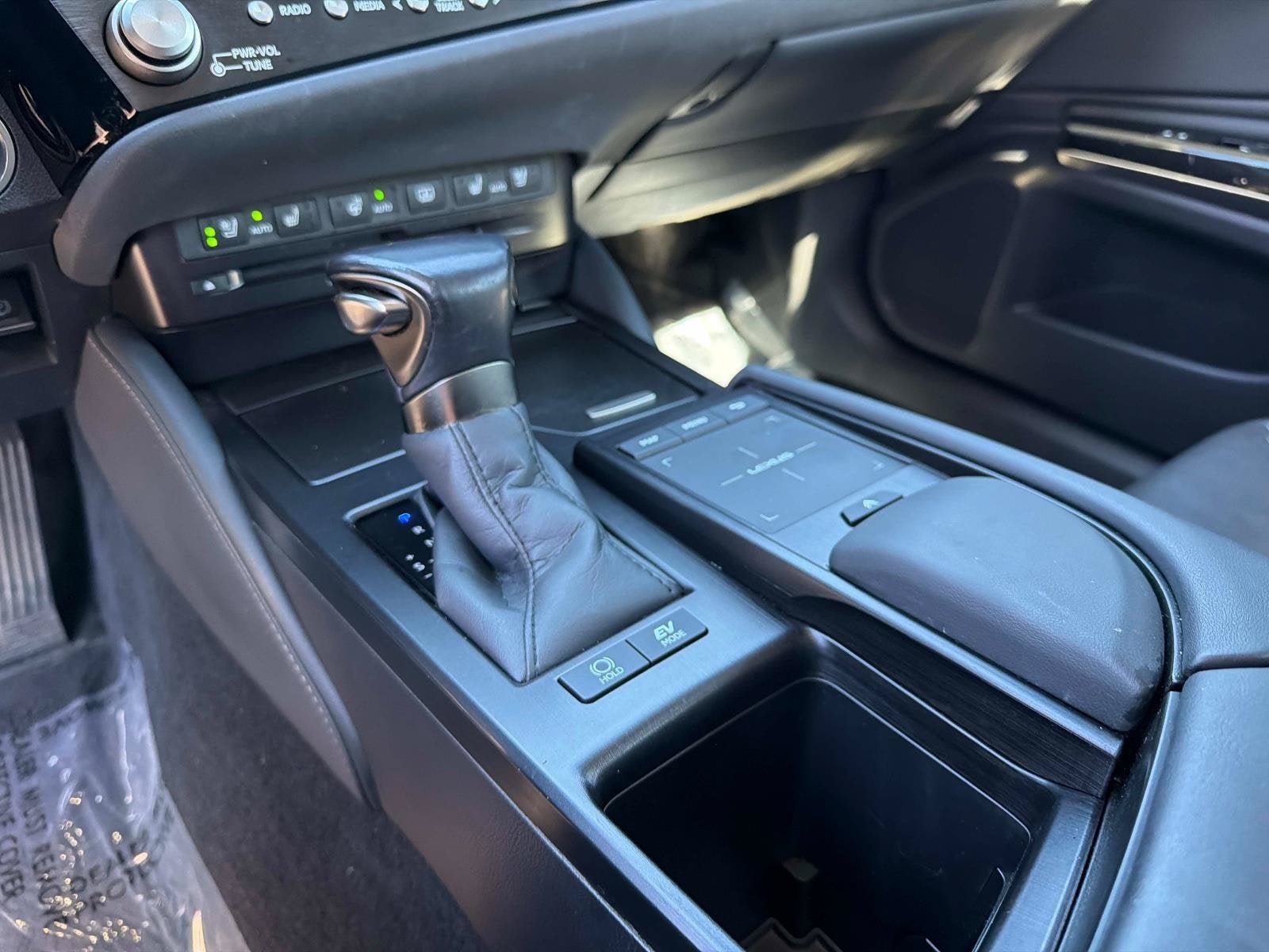 2022 Lexus ES ES 300h Luxury