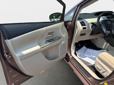 2017 Toyota Prius v Four