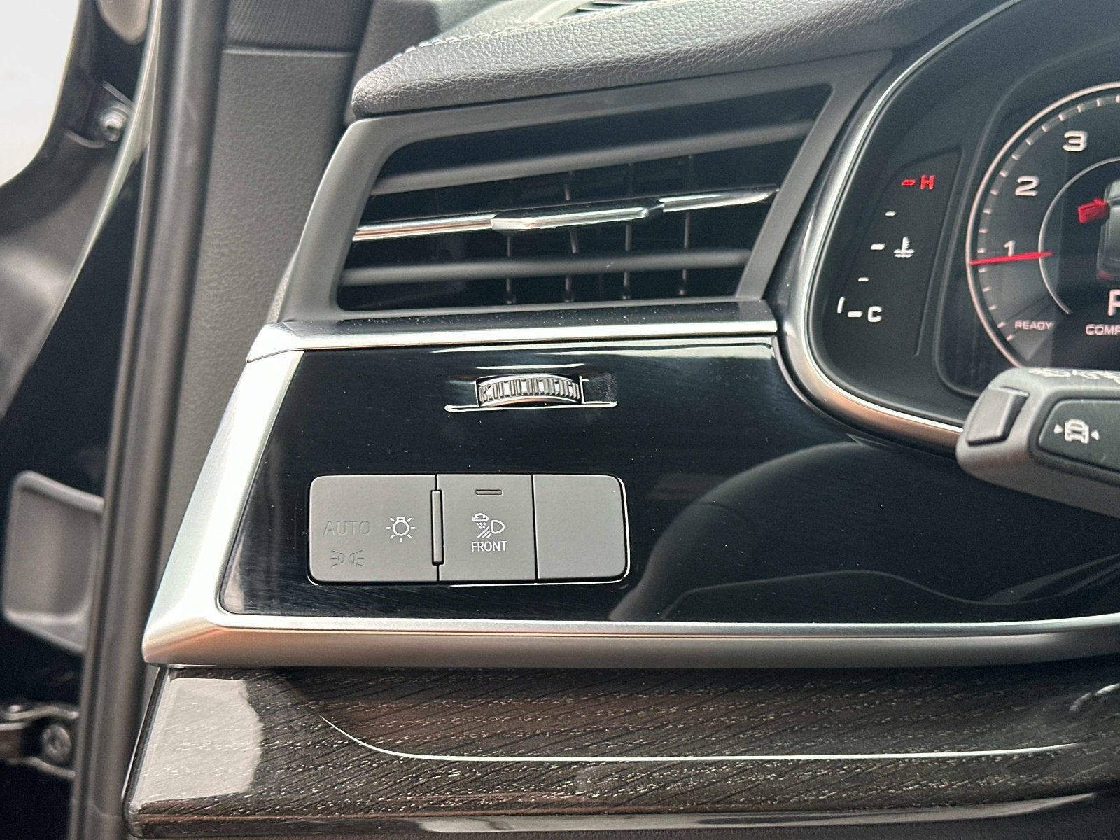 2025 Audi Q7 Premium