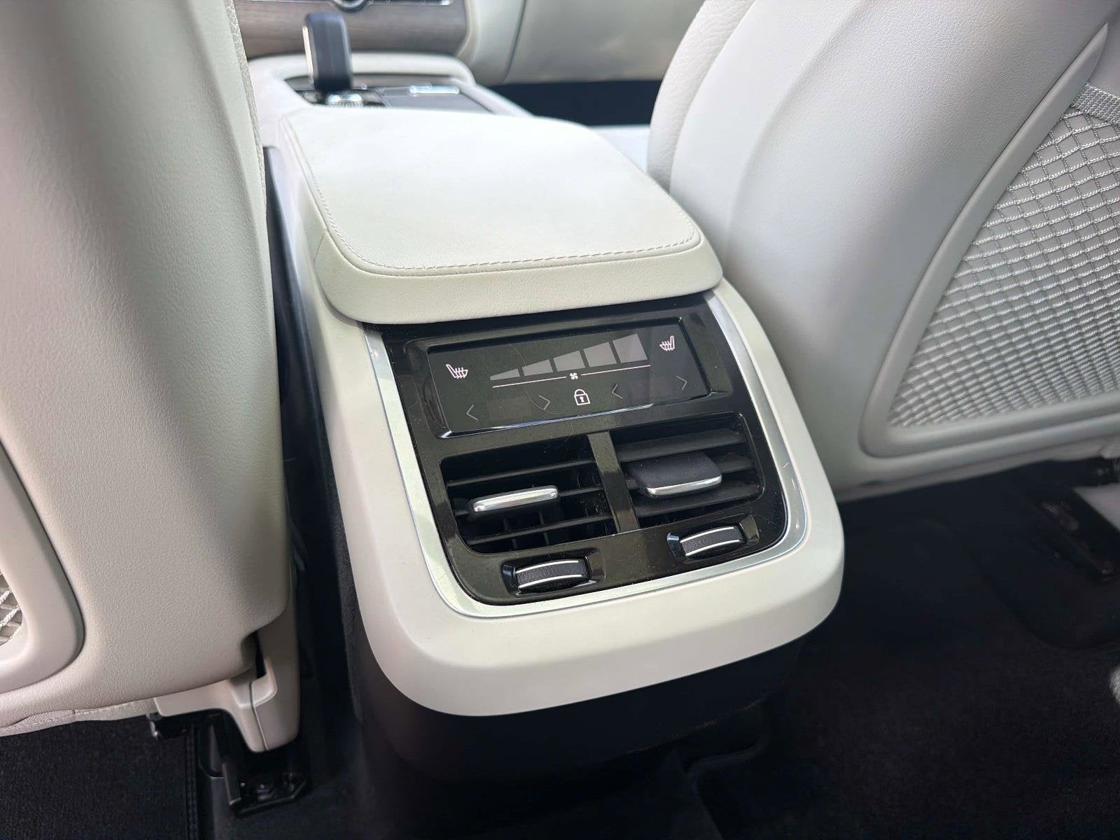 2023 Volvo XC90 Plus