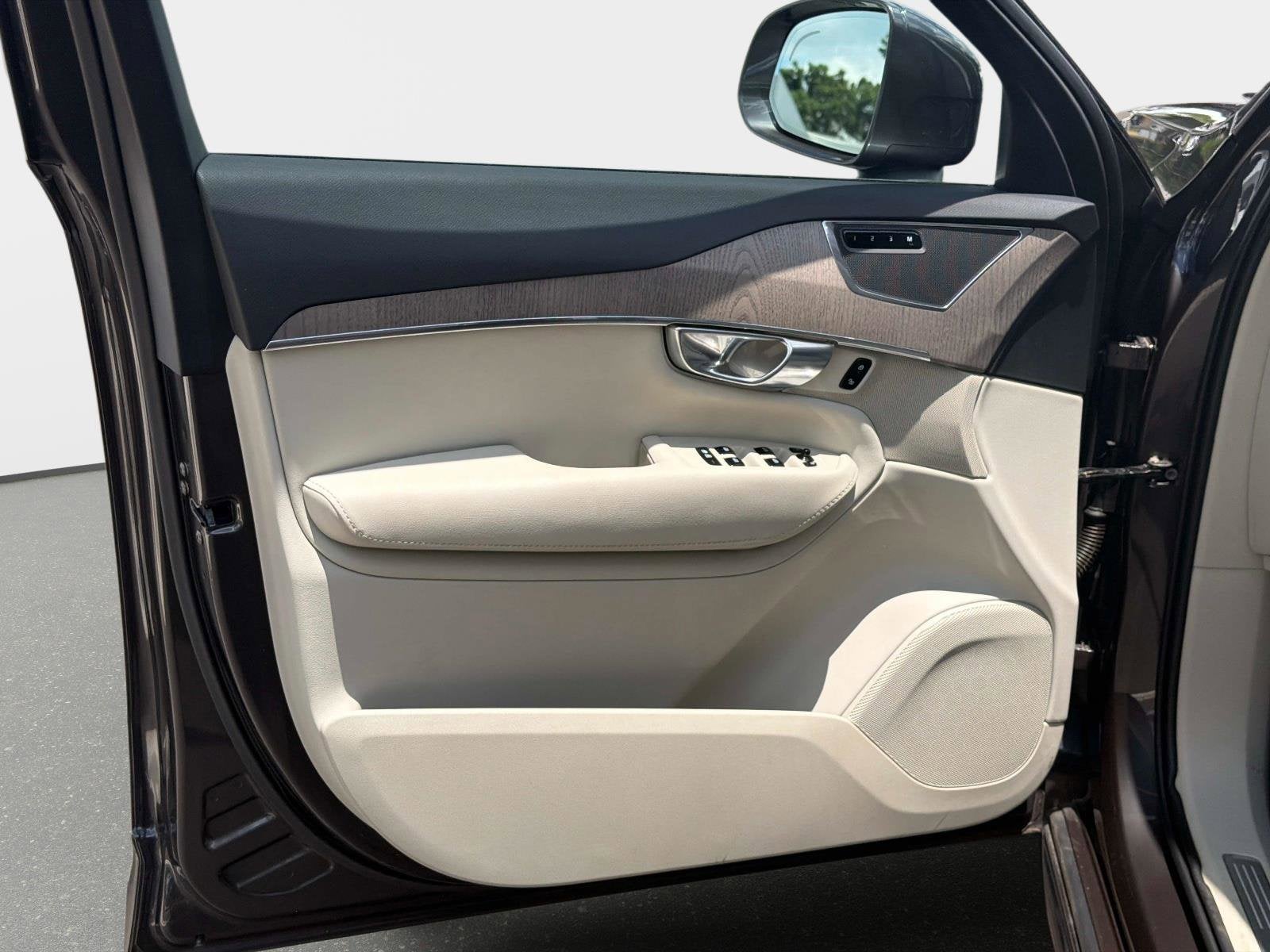 2023 Volvo XC90 Plus