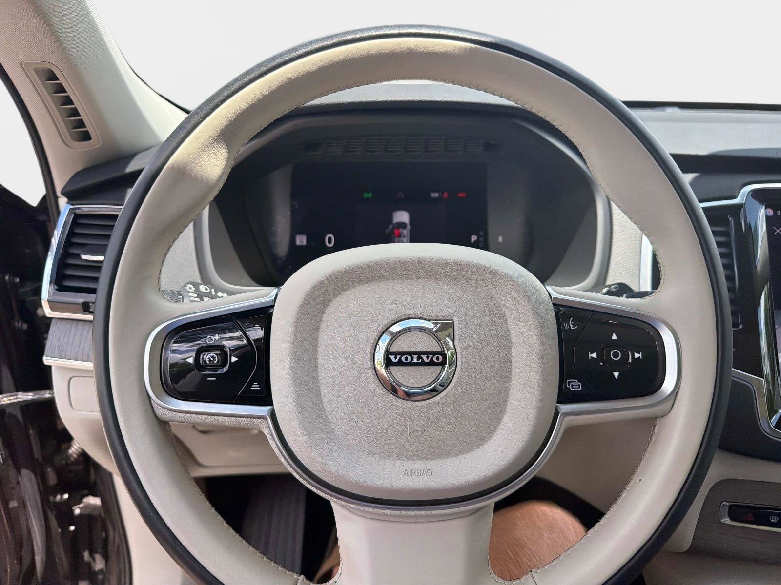 2023 Volvo XC90 Plus