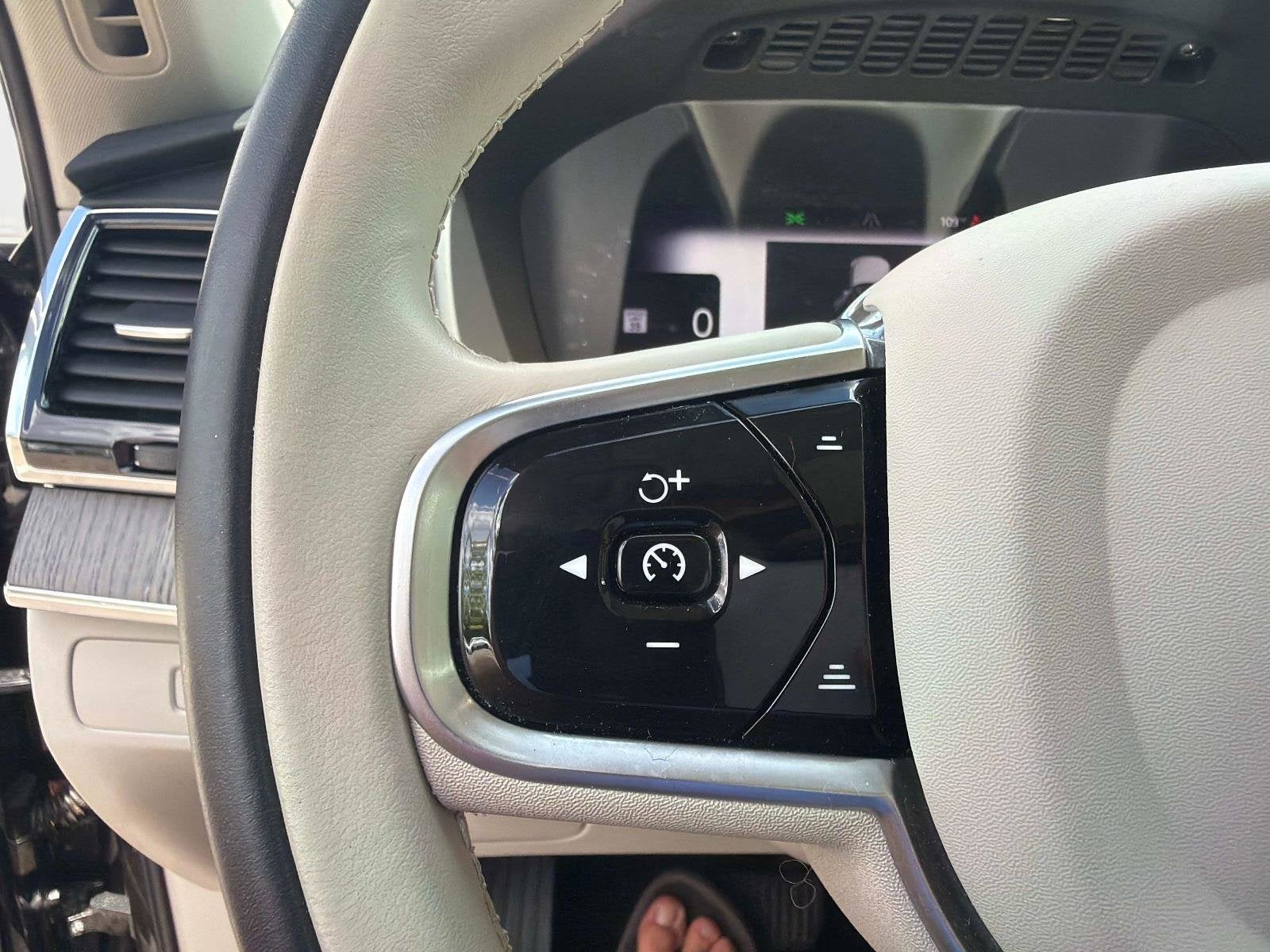 2023 Volvo XC90 Plus