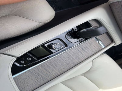 2024 Volvo XC90 Recharge Plug-In Hybrid Plus Bright Theme