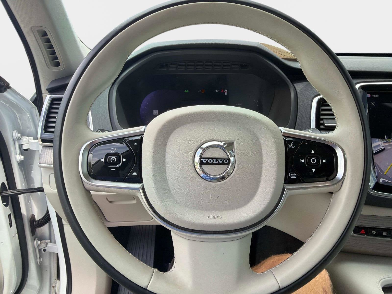 2024 Volvo XC90 Recharge Plug-In Hybrid Plus Bright Theme