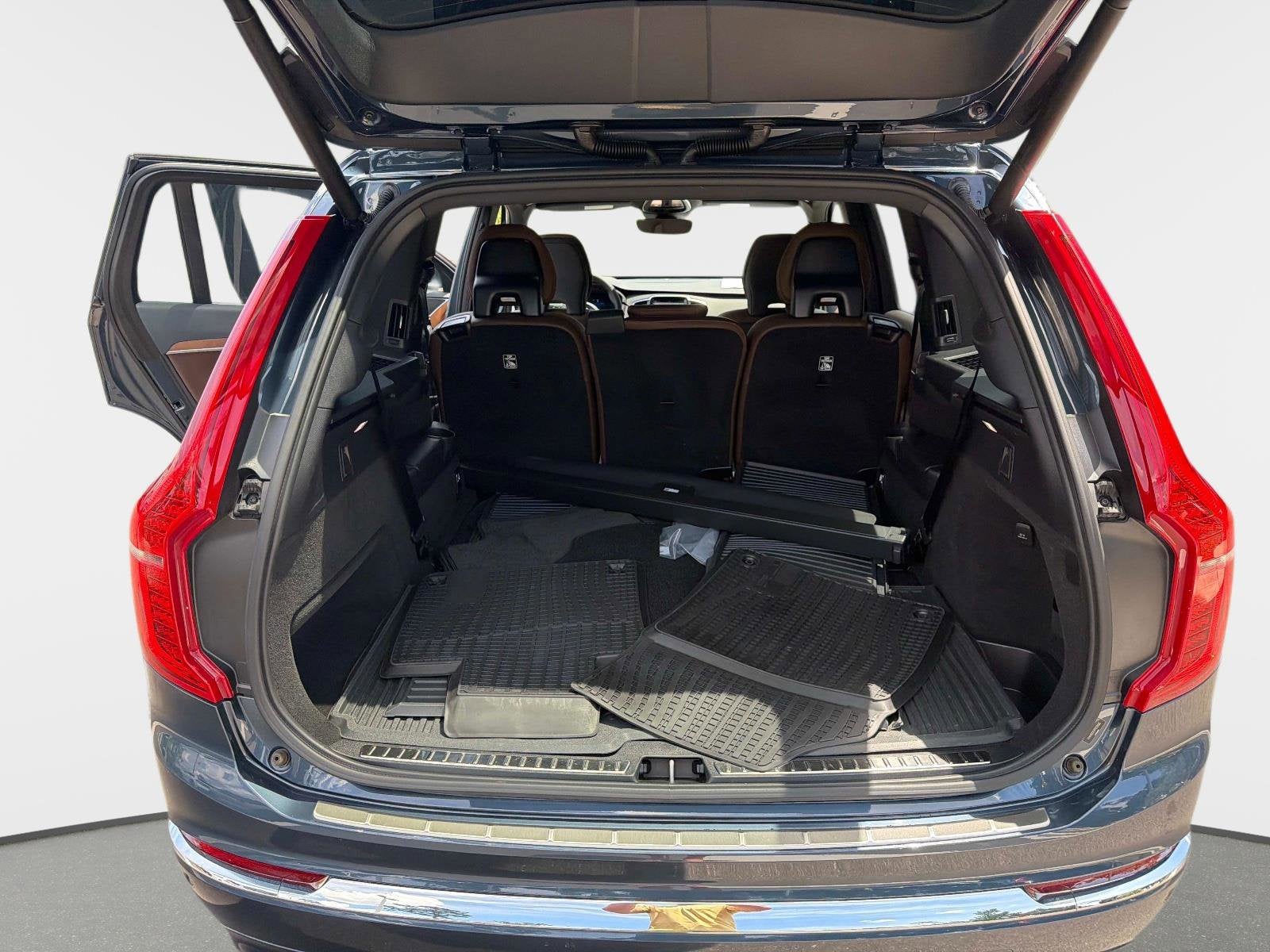 2024 Volvo XC90 Recharge Plug-In Hybrid Plus Bright Theme