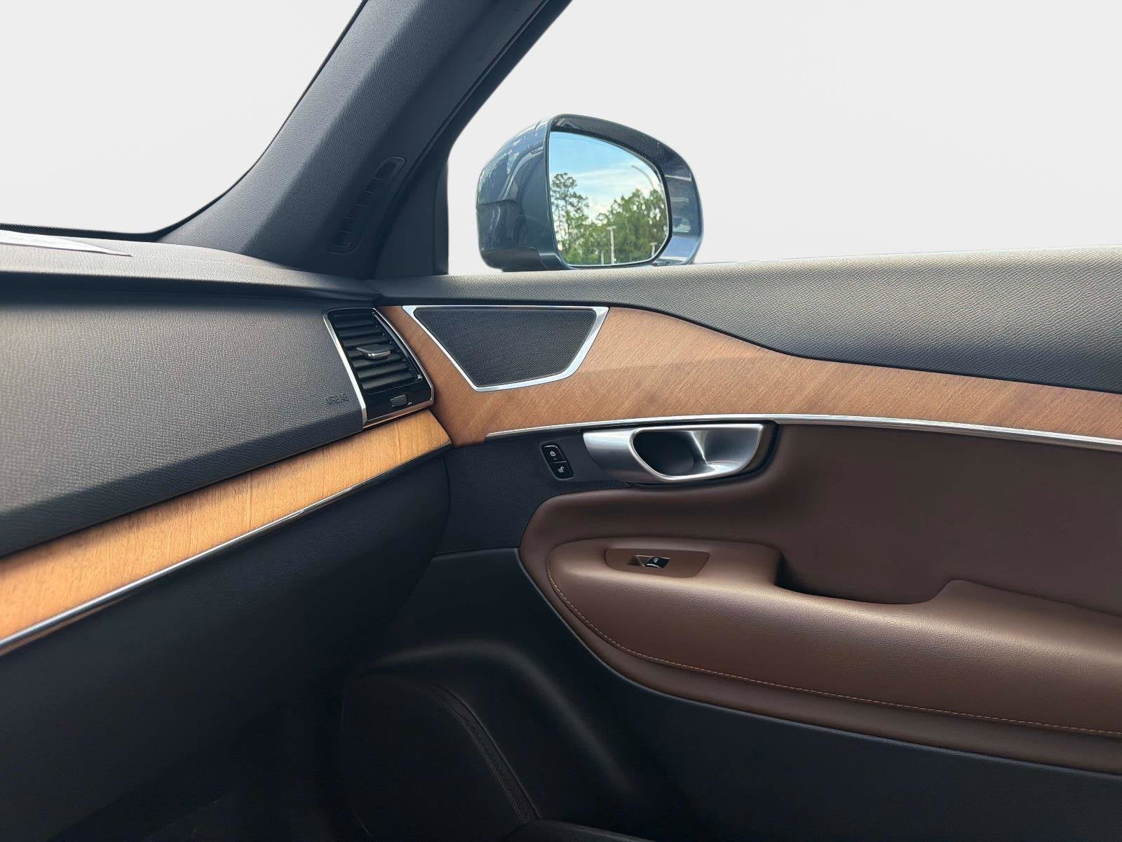 2024 Volvo XC90 Recharge Plug-In Hybrid Plus Bright Theme