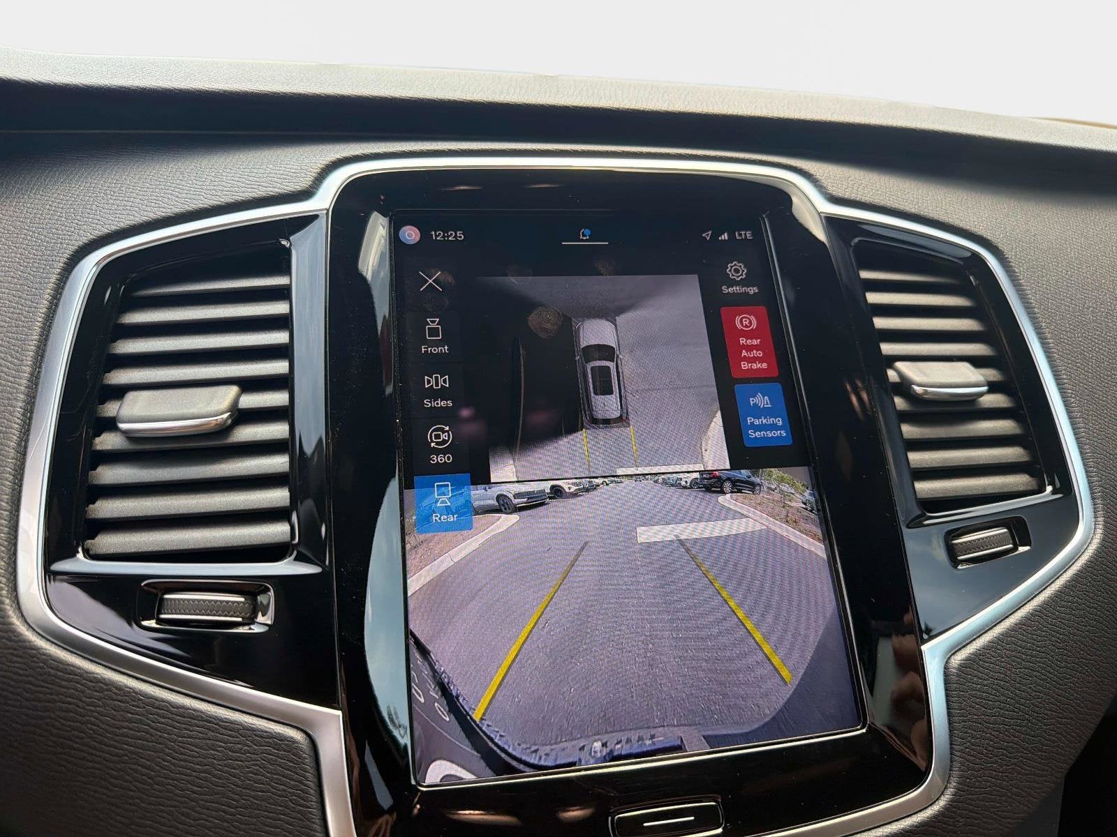 2024 Volvo XC90 Recharge Plug-In Hybrid Plus Bright Theme