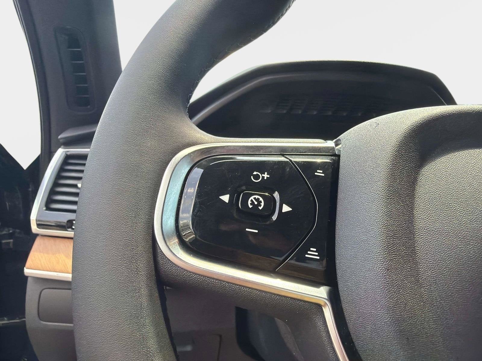 2024 Volvo XC90 Recharge Plug-In Hybrid Plus Bright Theme