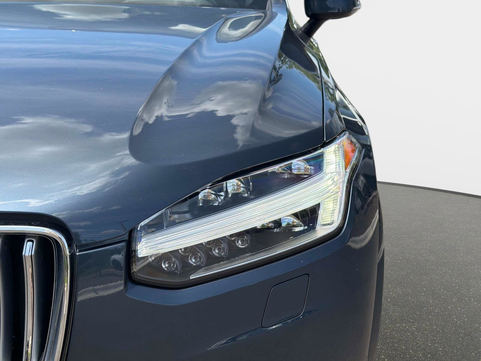 2024 Volvo XC90 Recharge Plug-In Hybrid Plus Bright Theme