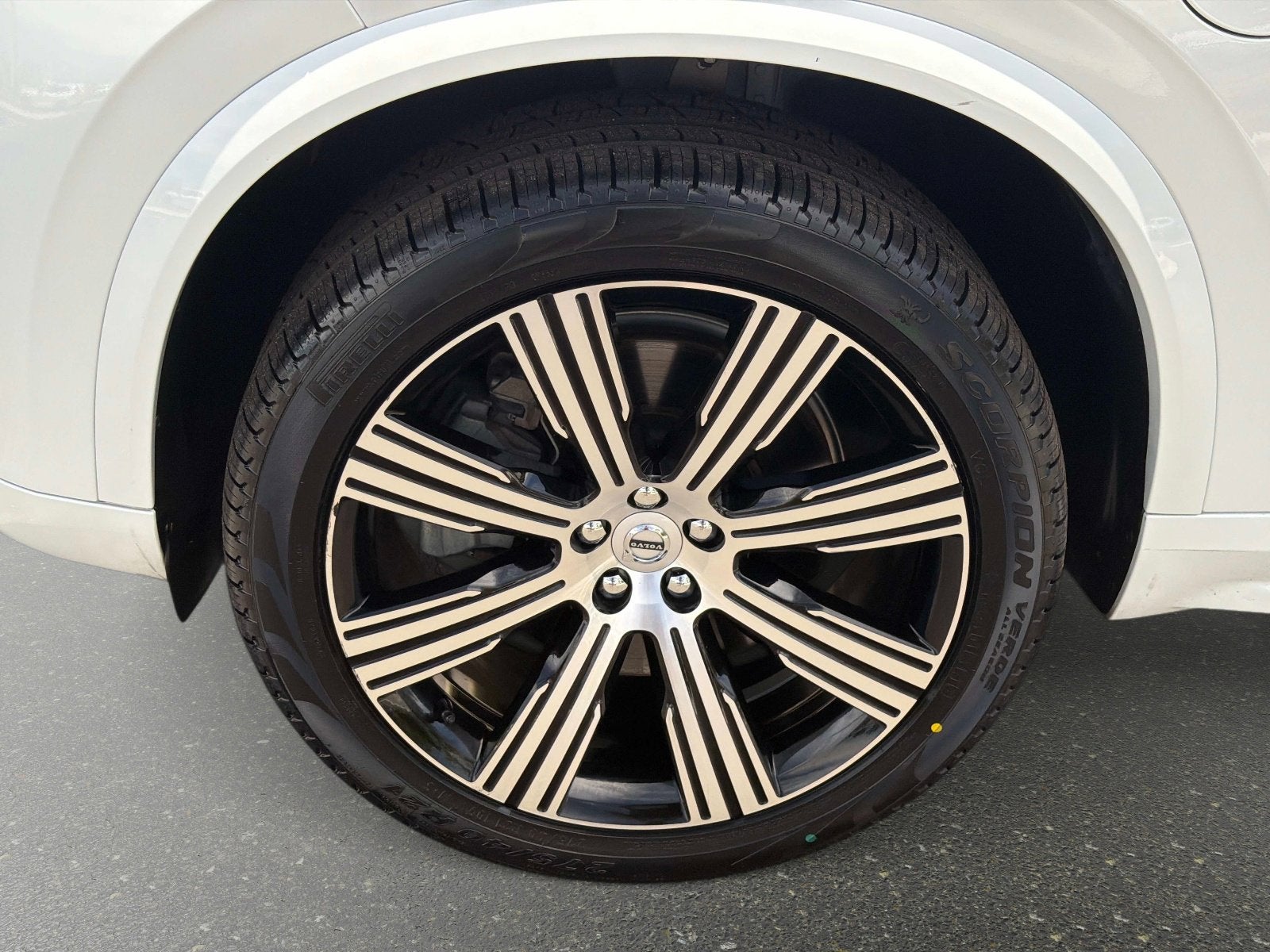 2024 Volvo XC90 Recharge Plug-In Hybrid Core Bright Theme