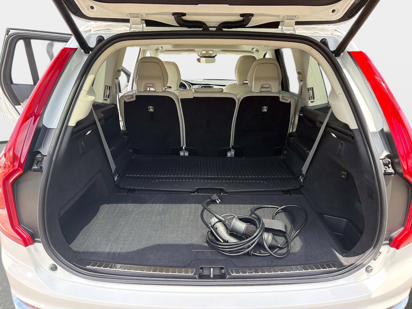 2024 Volvo XC90 Recharge Plug-In Hybrid Core Bright Theme