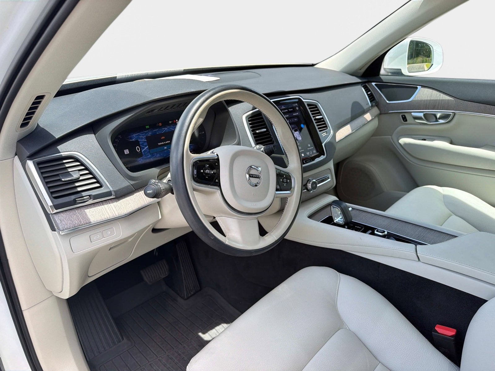 2024 Volvo XC90 Recharge Plug-In Hybrid Core Bright Theme