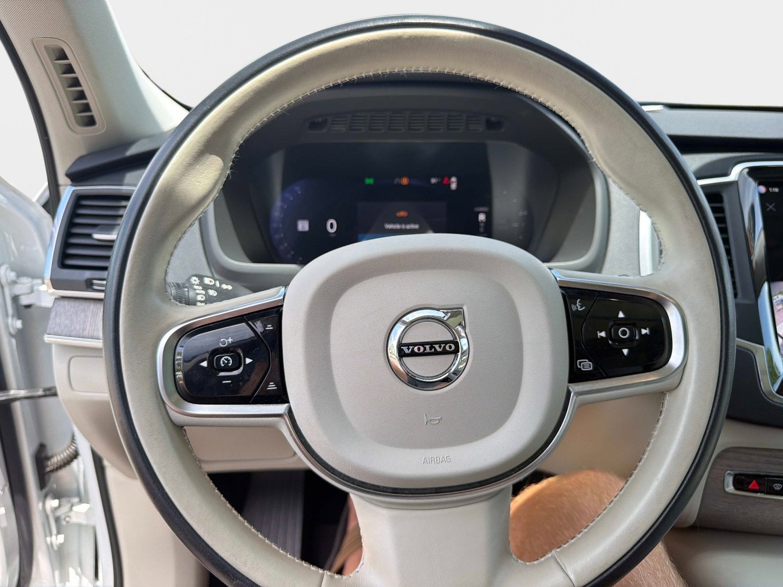 2024 Volvo XC90 Recharge Plug-In Hybrid Core Bright Theme