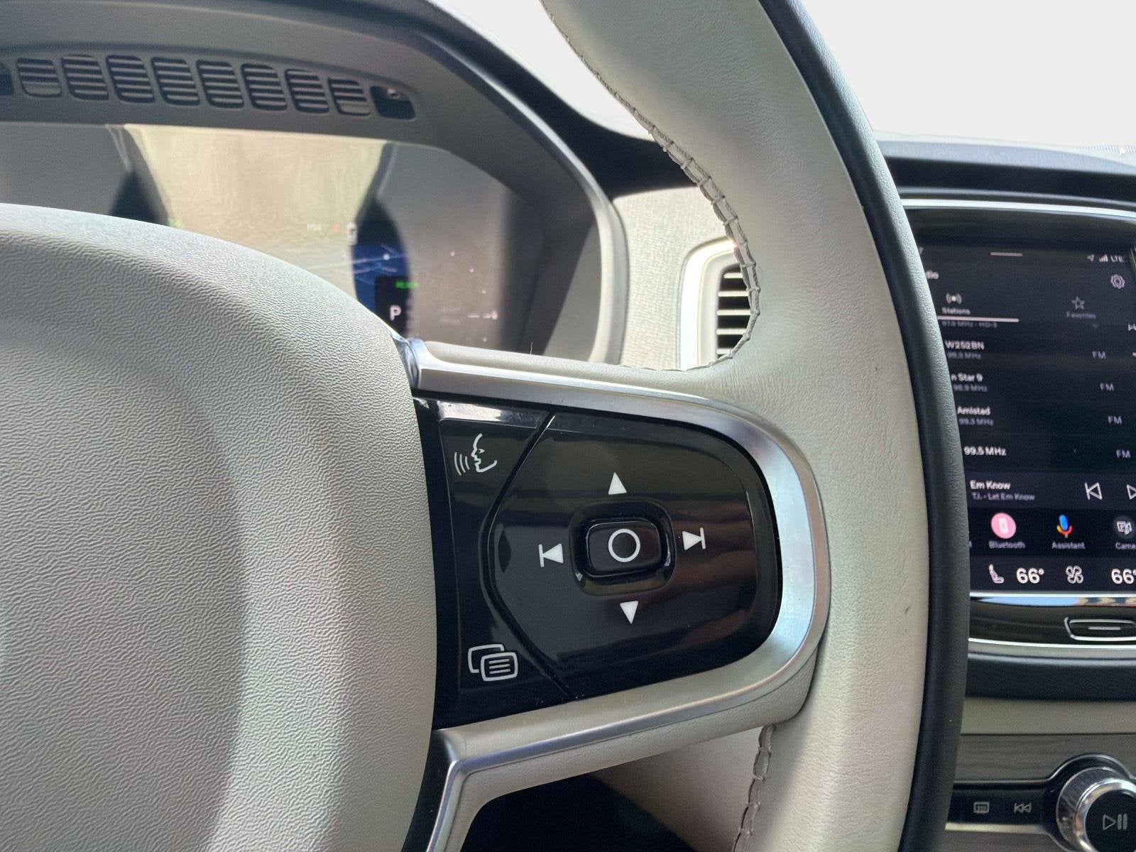2024 Volvo XC90 Recharge Plug-In Hybrid Core Bright Theme