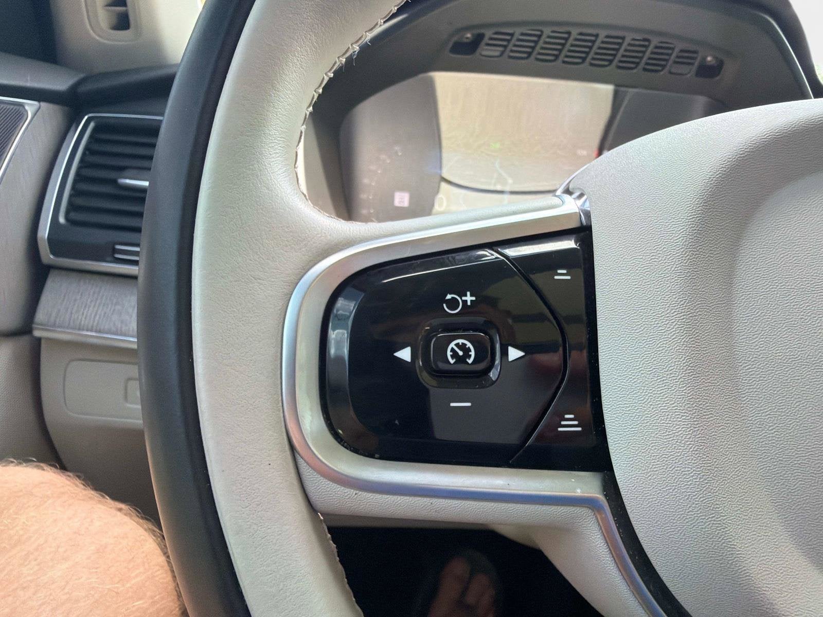 2024 Volvo XC90 Recharge Plug-In Hybrid Core Bright Theme