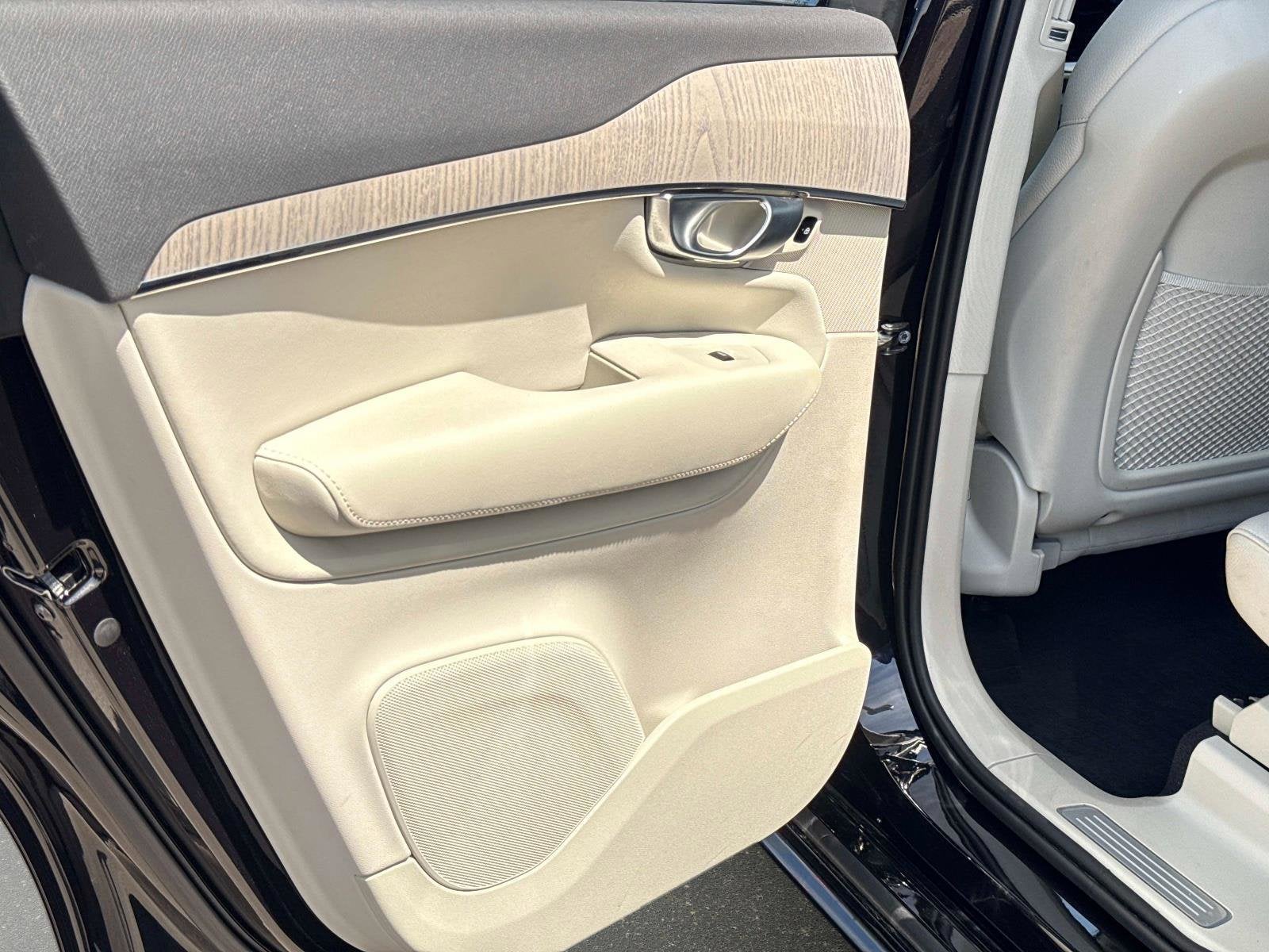 2025 Volvo XC90 Plug-In Hybrid Plus