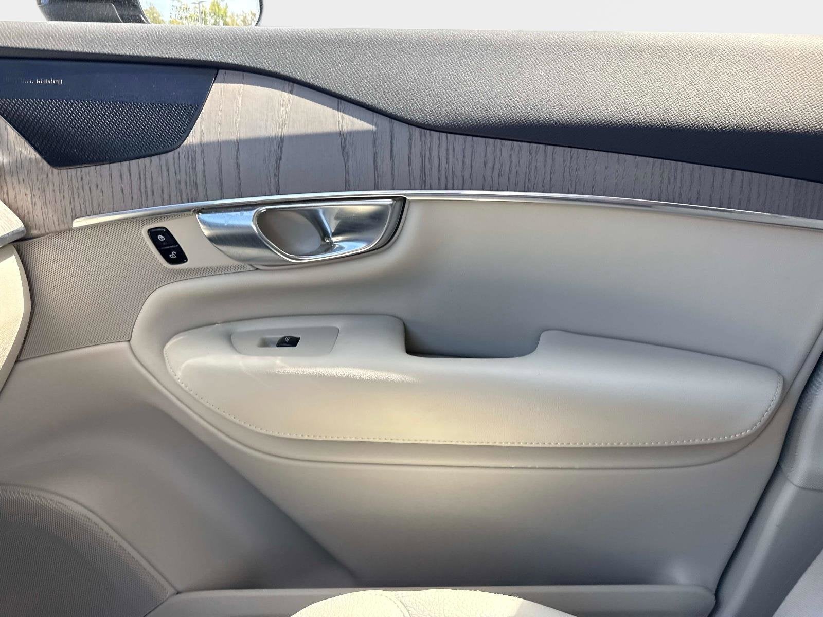 2025 Volvo XC90 Plug-In Hybrid Plus