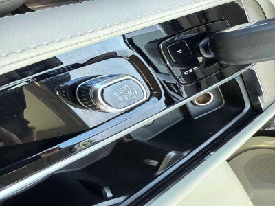 2025 Volvo XC90 Plug-In Hybrid Plus