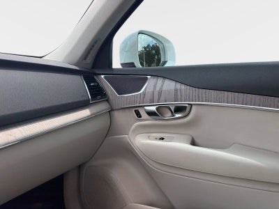 2025 Volvo XC90 Plug-In Hybrid Plus