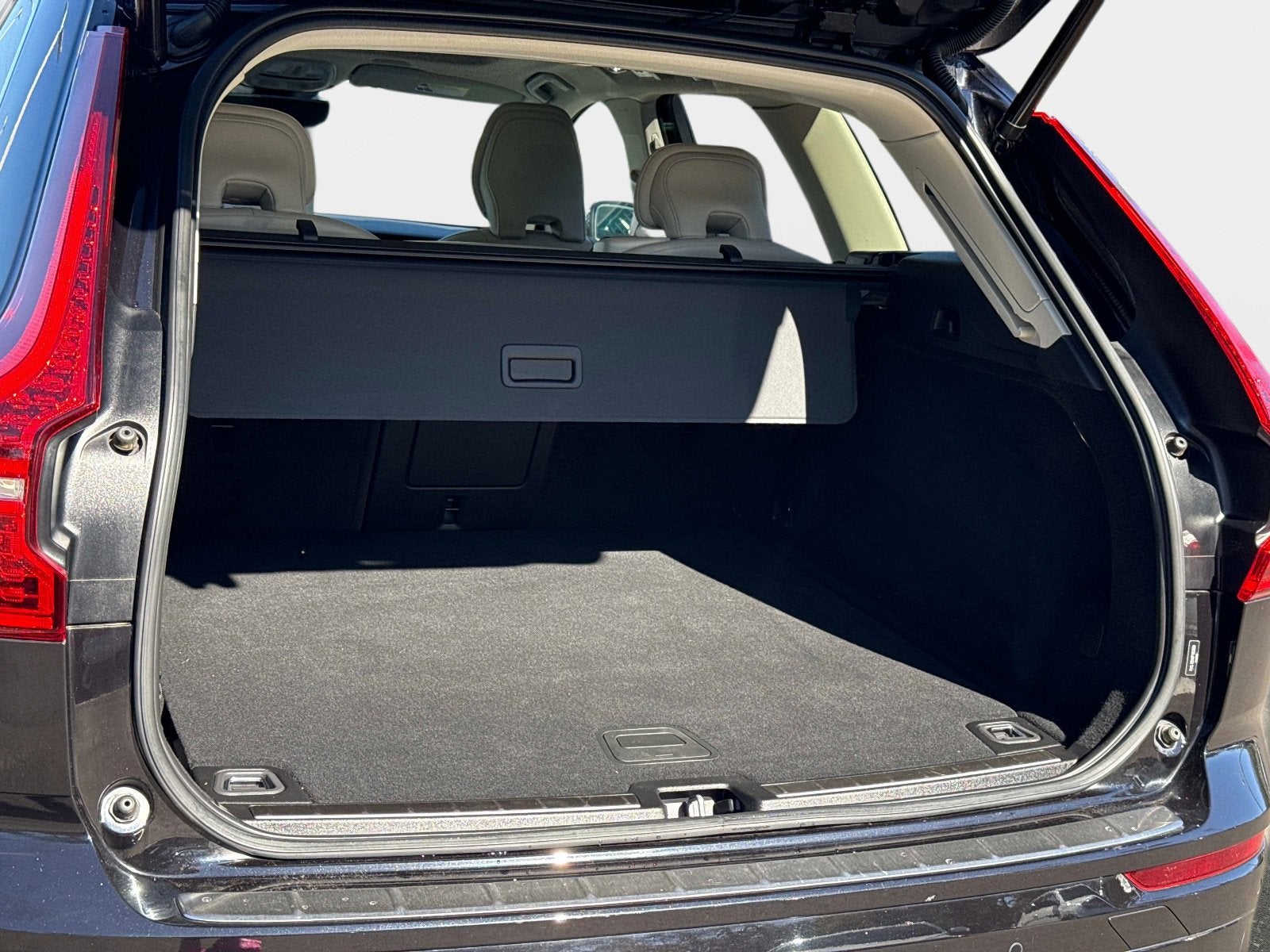 2023 Volvo XC60 Ultimate Bright Theme