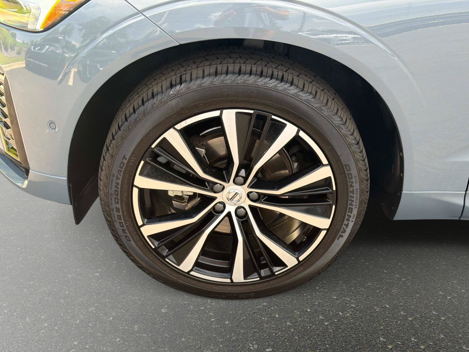 2023 Volvo XC60 Plus Dark Theme