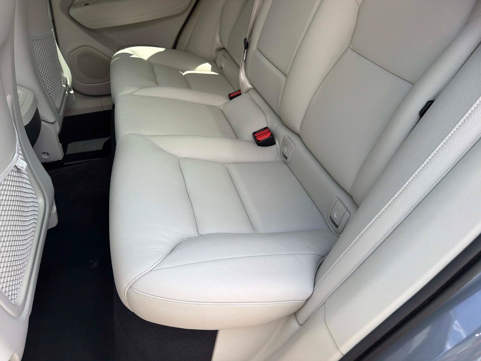 2023 Volvo XC60 Plus Dark Theme