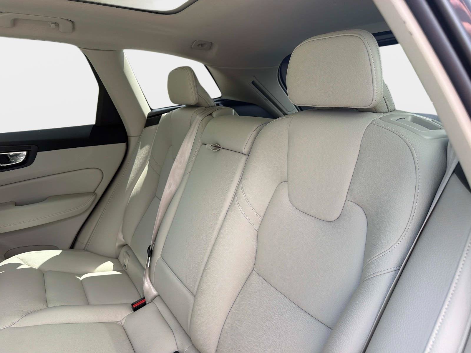 2023 Volvo XC60 Plus Dark Theme