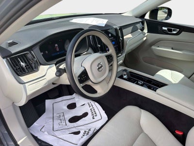 2023 Volvo XC60 Plus Dark Theme
