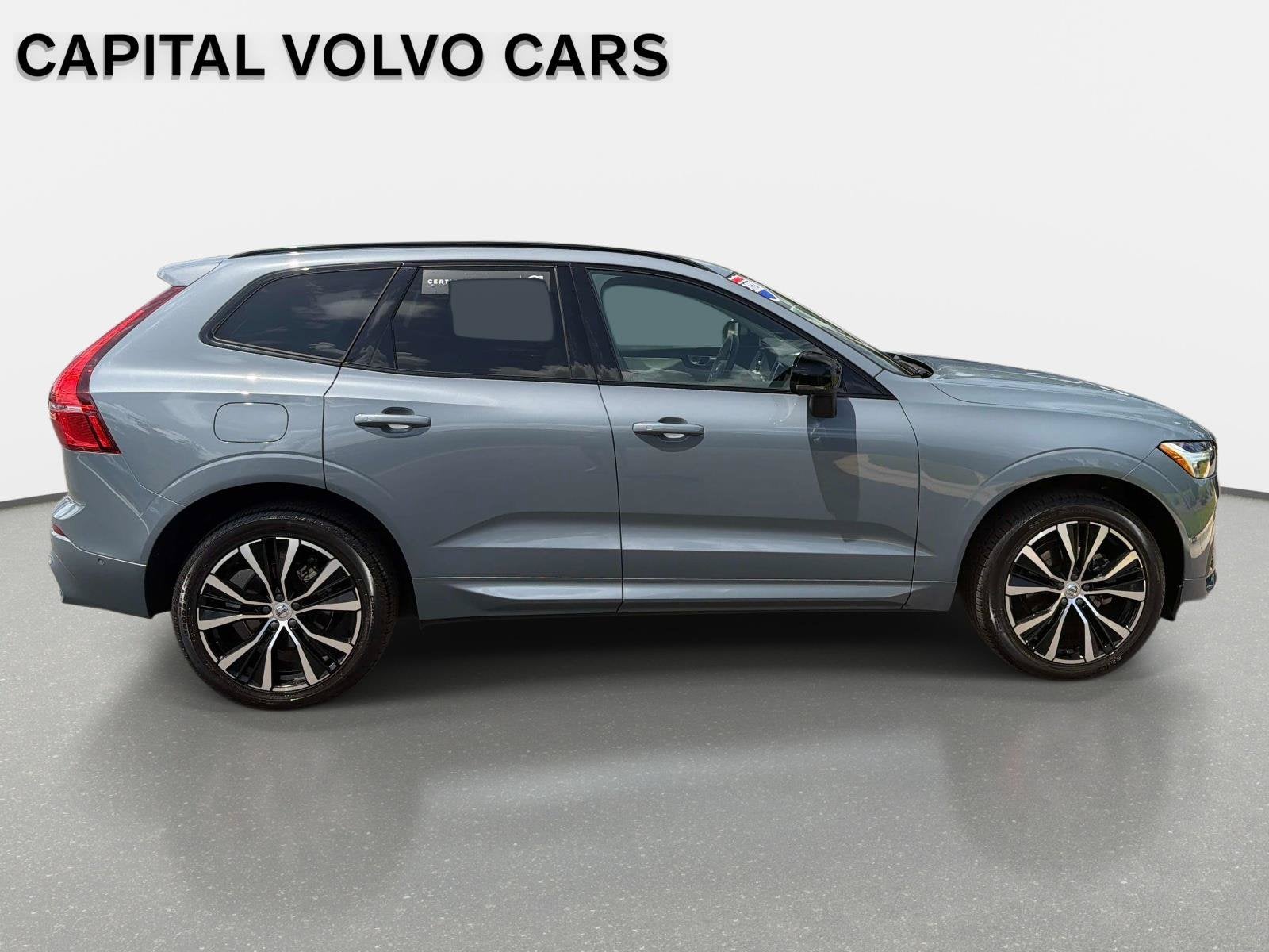 2023 Volvo XC60 Plus Dark Theme