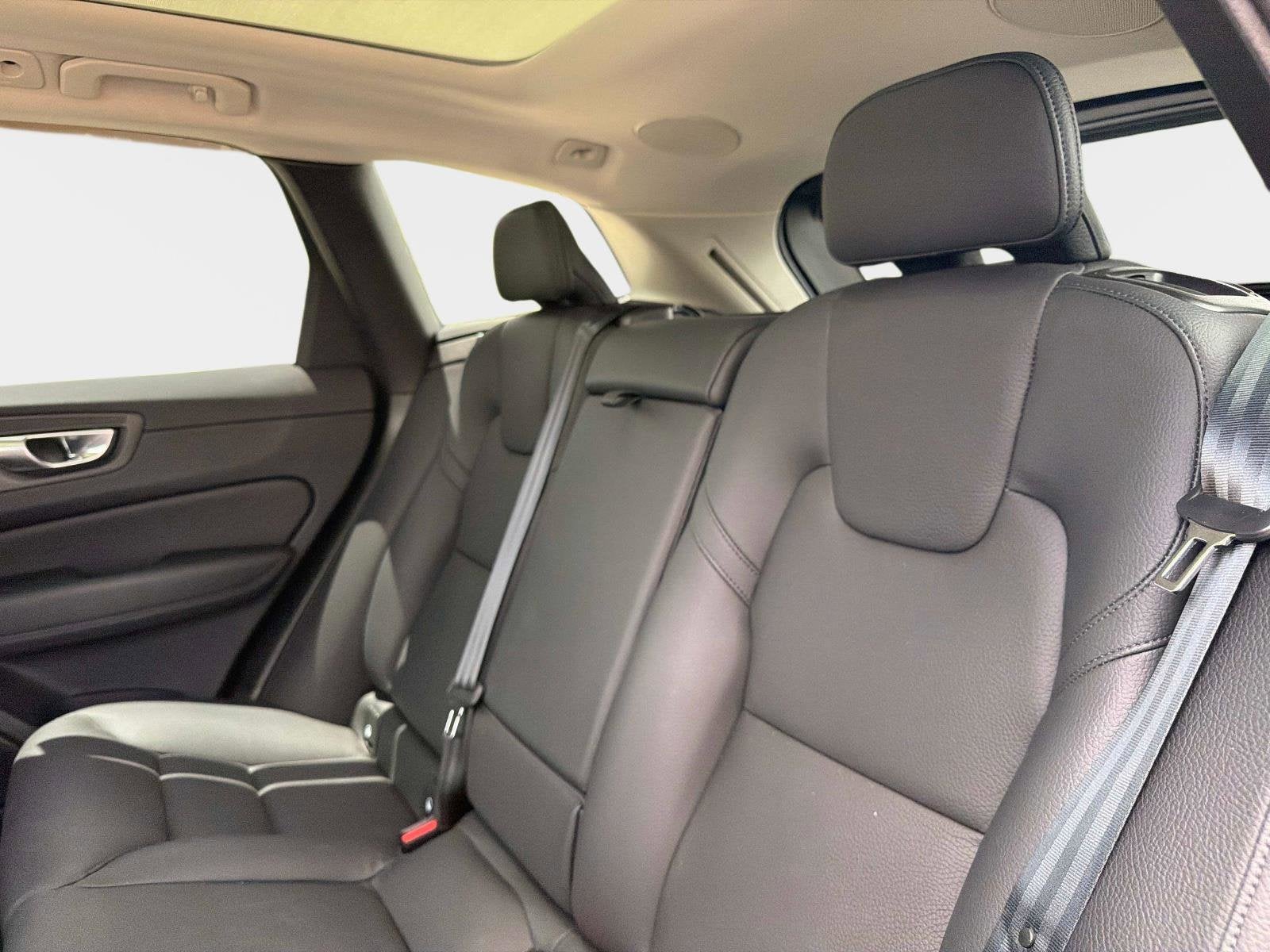 2023 Volvo XC60 Plus Dark Theme