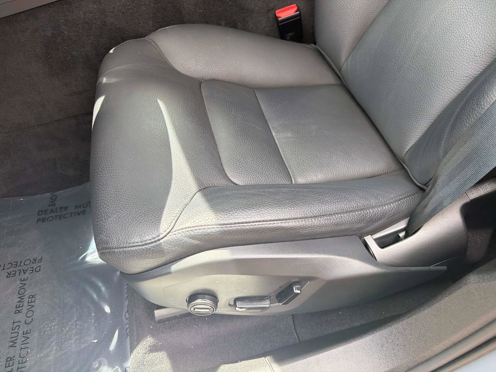 2023 Volvo XC60 Plus Dark Theme