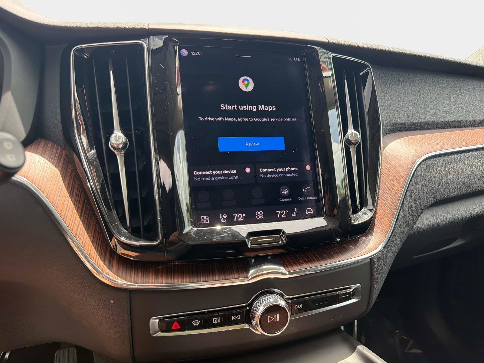 2023 Volvo XC60 Plus Dark Theme