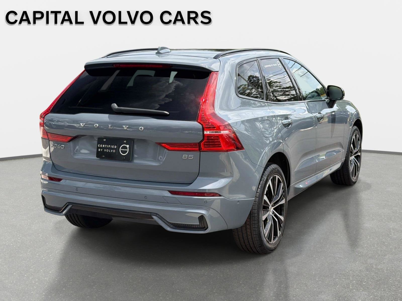 2023 Volvo XC60 Plus Dark Theme