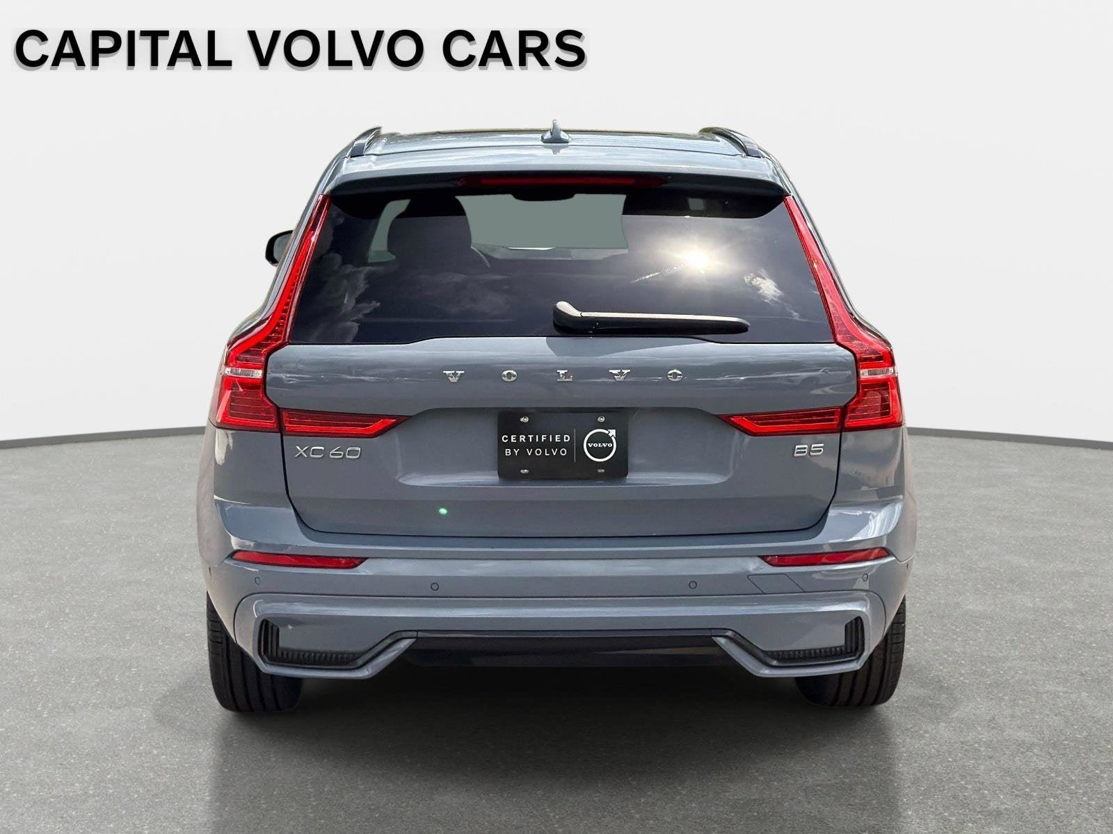 2023 Volvo XC60 Plus Dark Theme