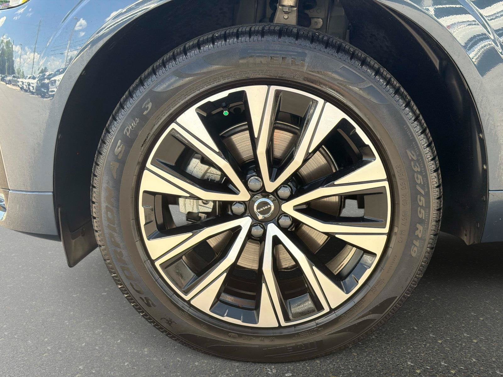2024 Volvo XC60 Core Dark Theme