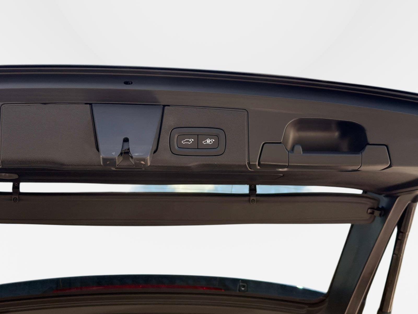 2024 Volvo XC60 Core Dark Theme