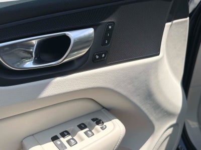 2024 Volvo XC60 Core Dark Theme