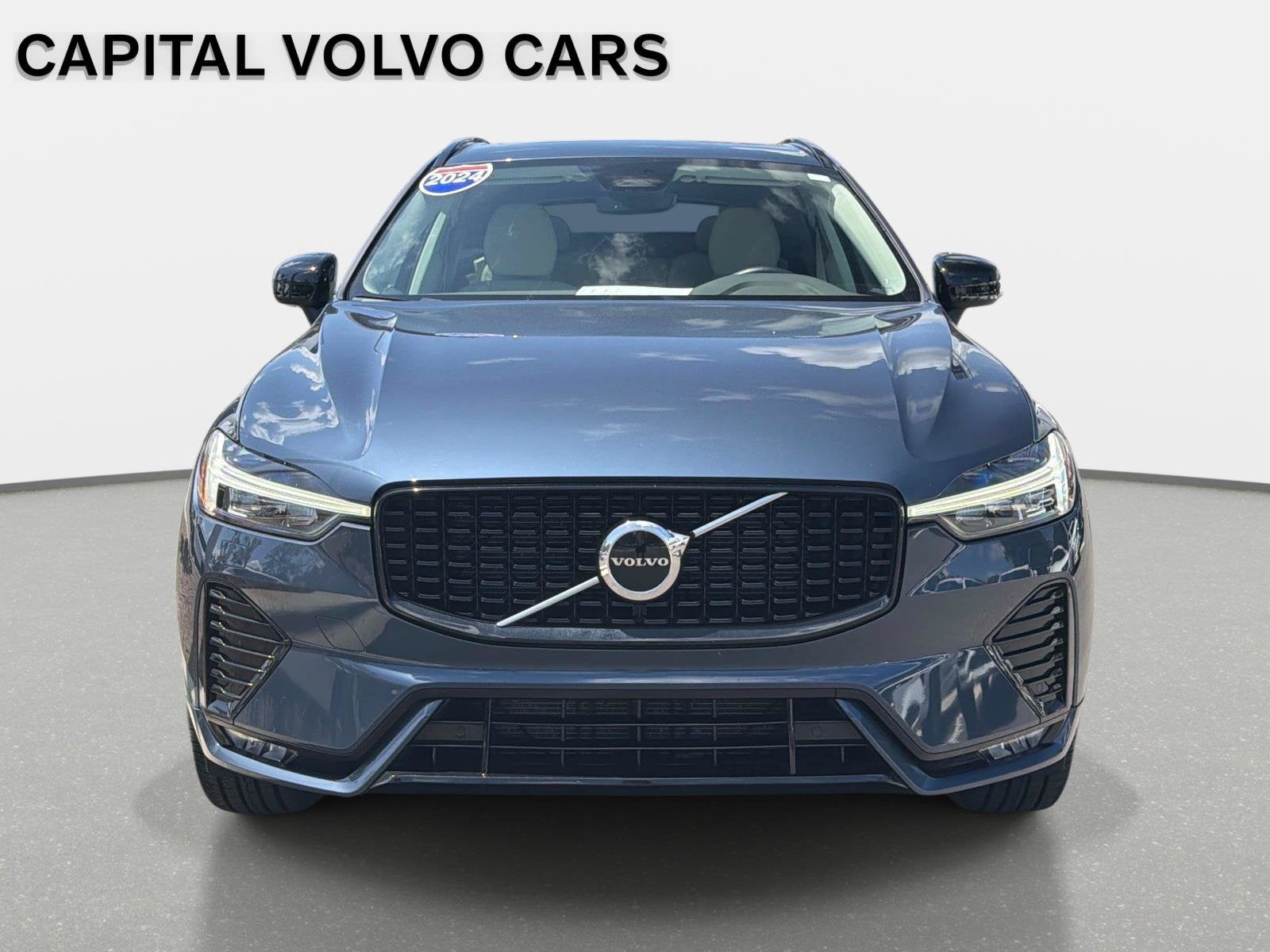 2024 Volvo XC60 Core Dark Theme